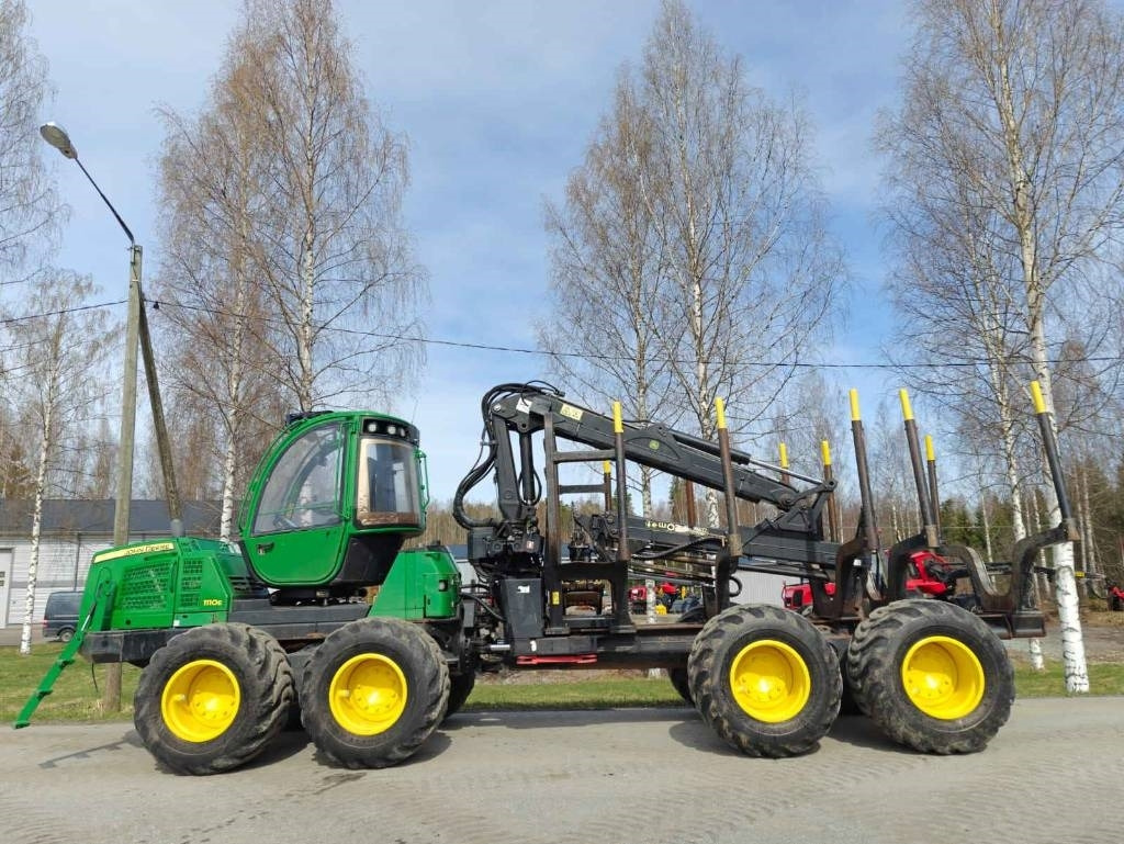 John Deere 1110 E Eco III - Vyvážečka: obrázok 2 John Deere 1110 E Eco III - Vyvážečka: obrázok 2