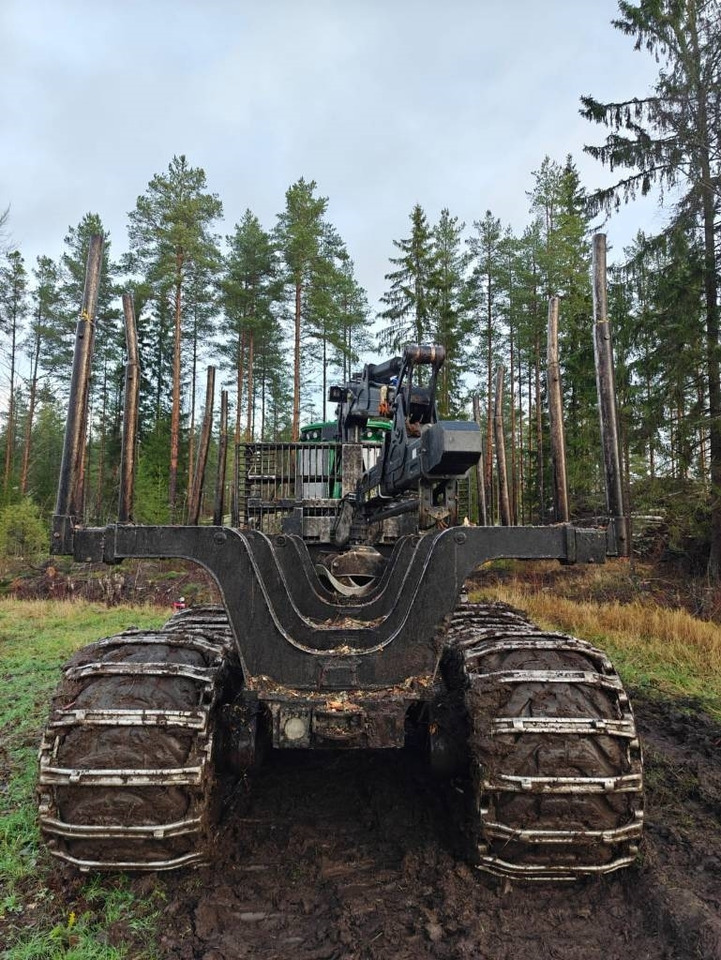 John Deere 1210 G - Vyvážečka: obrázok 4 John Deere 1210 G - Vyvážečka: obrázok 4