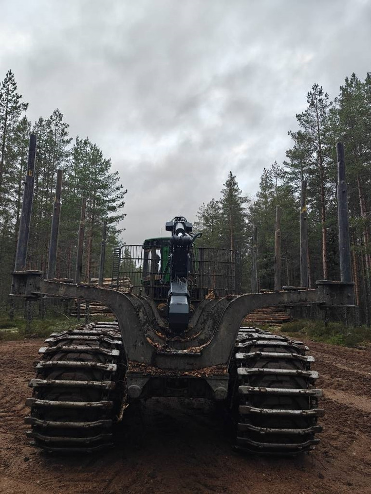 John Deere 1510 G - Vyvážečka: obrázok 4 John Deere 1510 G - Vyvážečka: obrázok 4