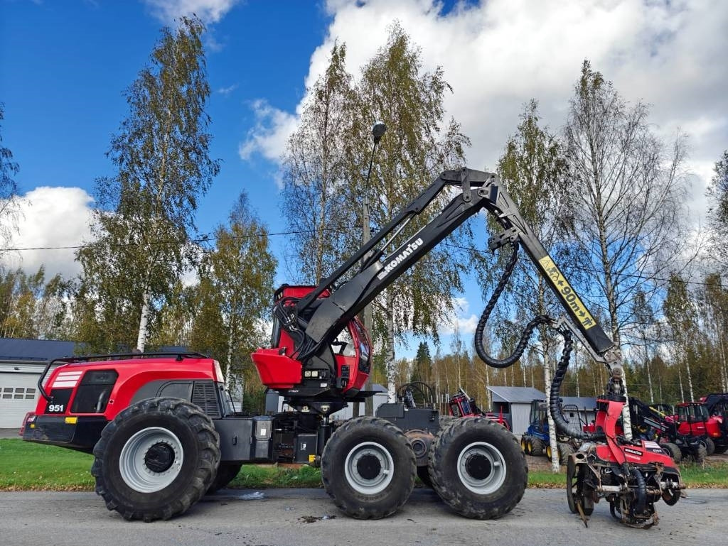 Komatsu 951 - Lesnícky harvestor: obrázok 5 Komatsu 951 - Lesnícky harvestor: obrázok 5