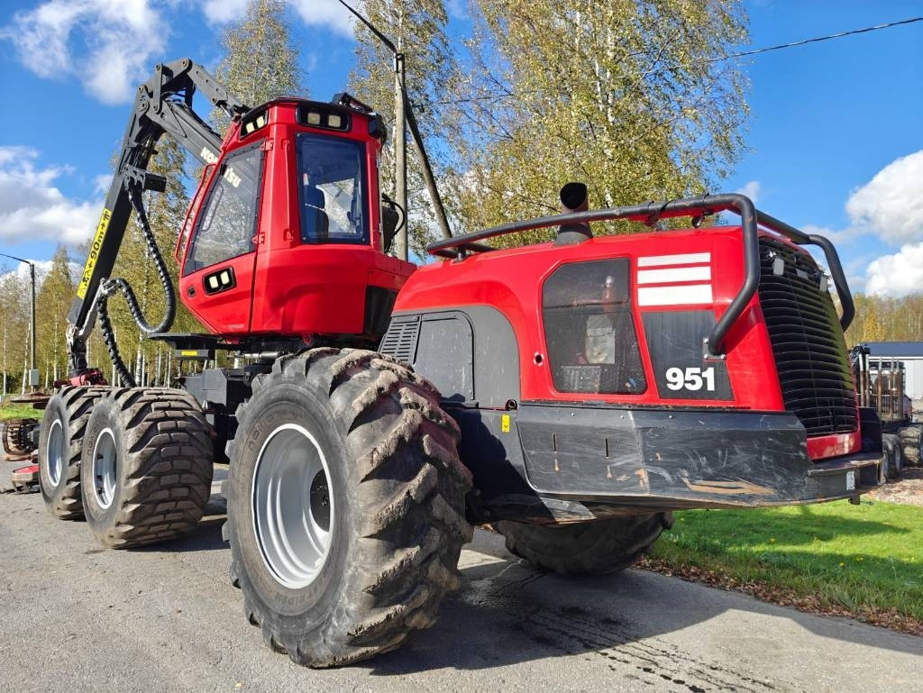 Komatsu 951 - Lesnícky harvestor: obrázok 3 Komatsu 951 - Lesnícky harvestor: obrázok 3