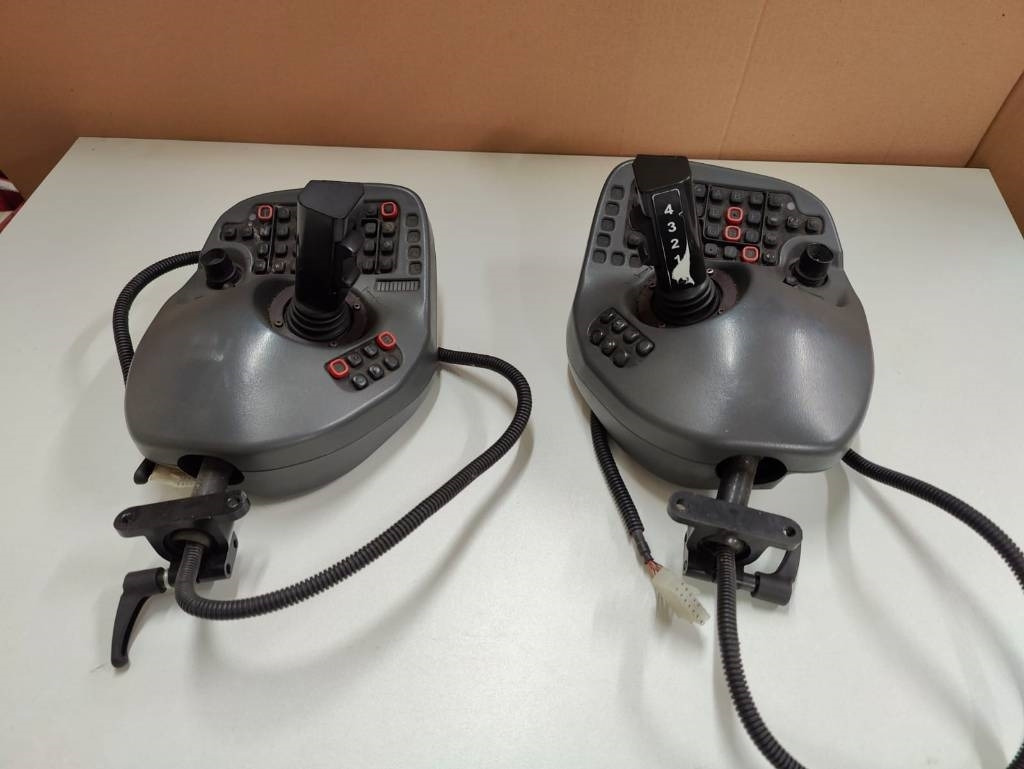Komatsu Joysticks - Elektrický systém pre Lesnícka technika: obrázok 5 Komatsu Joysticks - Elektrický systém pre Lesnícka technika: obrázok 5