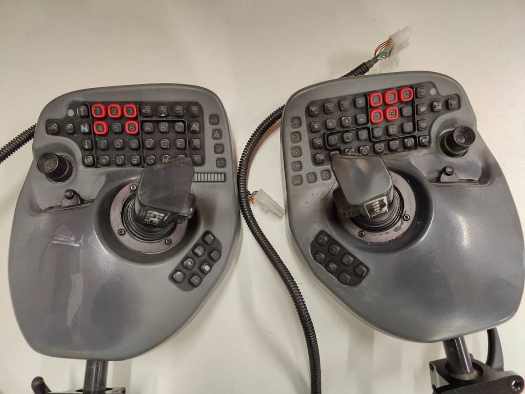 Komatsu Joysticks - Elektrický systém pre Lesnícka technika: obrázok 1 Komatsu Joysticks - Elektrický systém pre Lesnícka technika: obrázok 1