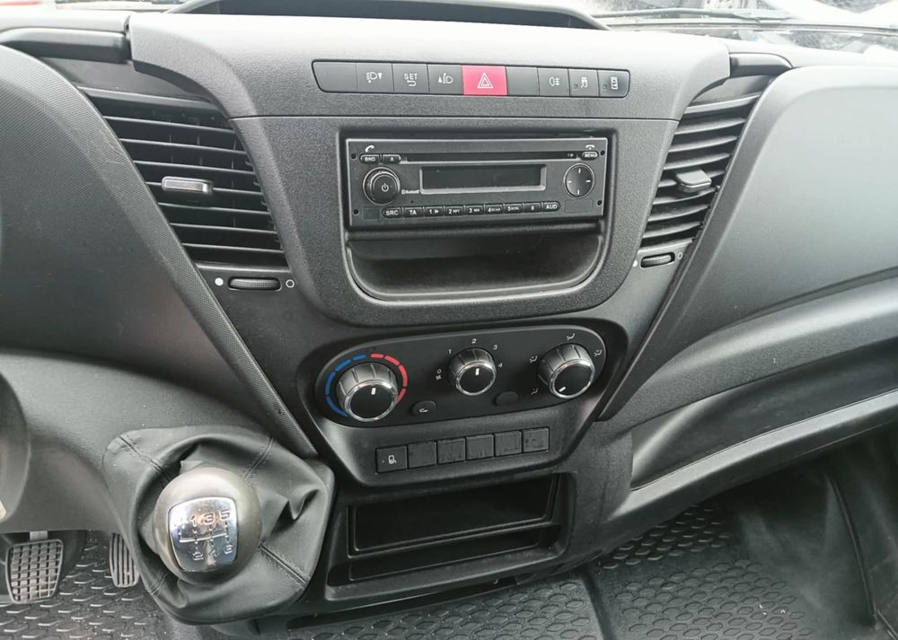 Iveco 35S14,35S13,35C13,35C12, - Furgon: obrázok 3 Iveco 35S14,35S13,35C13,35C12, - Furgon: obrázok 3