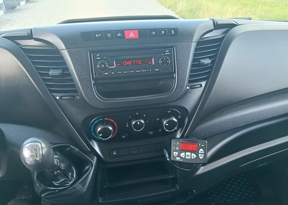 Iveco 35S16, 35S15, 35S14, 35S13, 35C13, 35C14 - Chladiarenská dodávka: obrázok 4 Iveco 35S16, 35S15, 35S14, 35S13, 35C13, 35C14 - Chladiarenská dodávka: obrázok 4