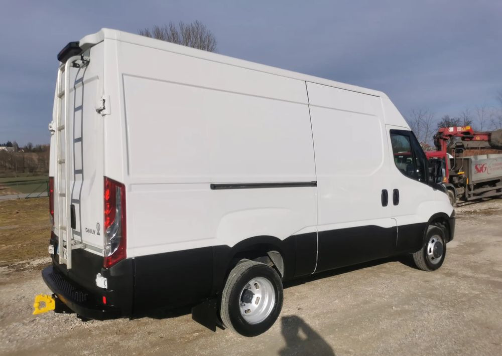Iveco 35C13 Daily L3H2 bliźniak Klima 2.3-130KM 6-biegów Hak podwójne koła 35-130 L4H2 - Furgon: obrázok 5 Iveco 35C13 Daily L3H2 bliźniak Klima 2.3-130KM 6-biegów Hak podwójne koła 35-130 L4H2 - Furgon: obrázok 5