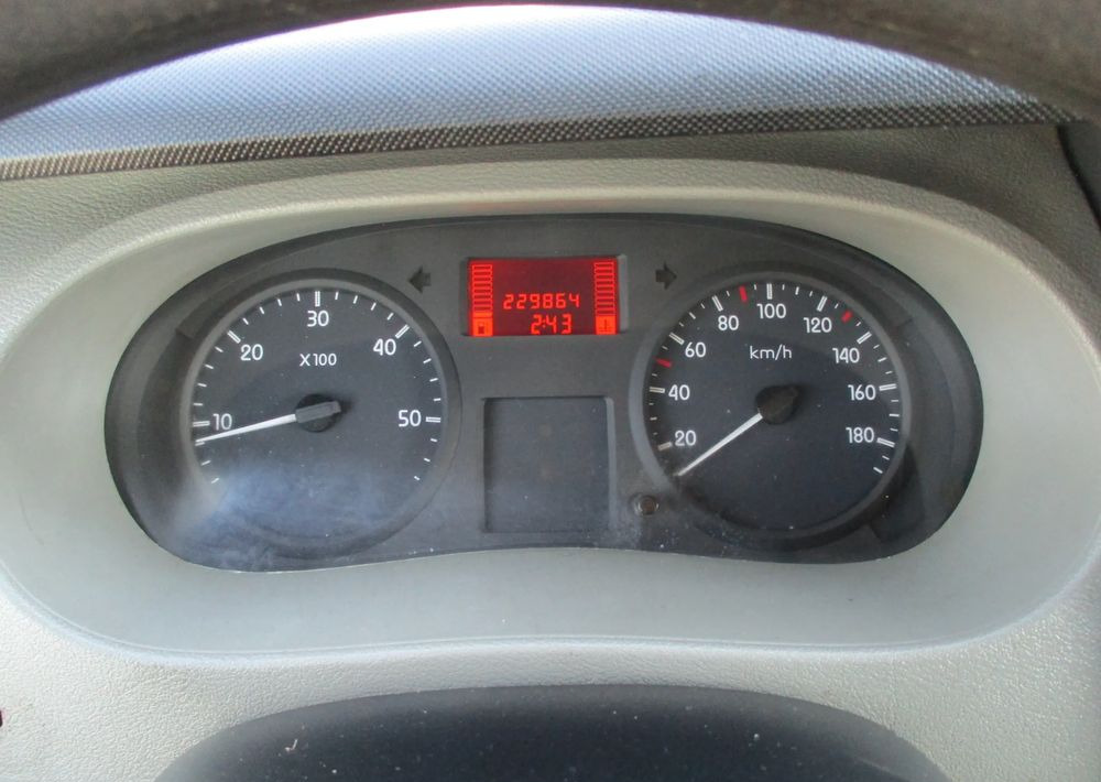 Furgon Renault Master L2H2 doka 6-osobowy Dubel 2.5dCi Brygadówka: obrázok 15 Furgon Renault Master L2H2 doka 6-osobowy Dubel 2.5dCi Brygadówka: obrázok 15