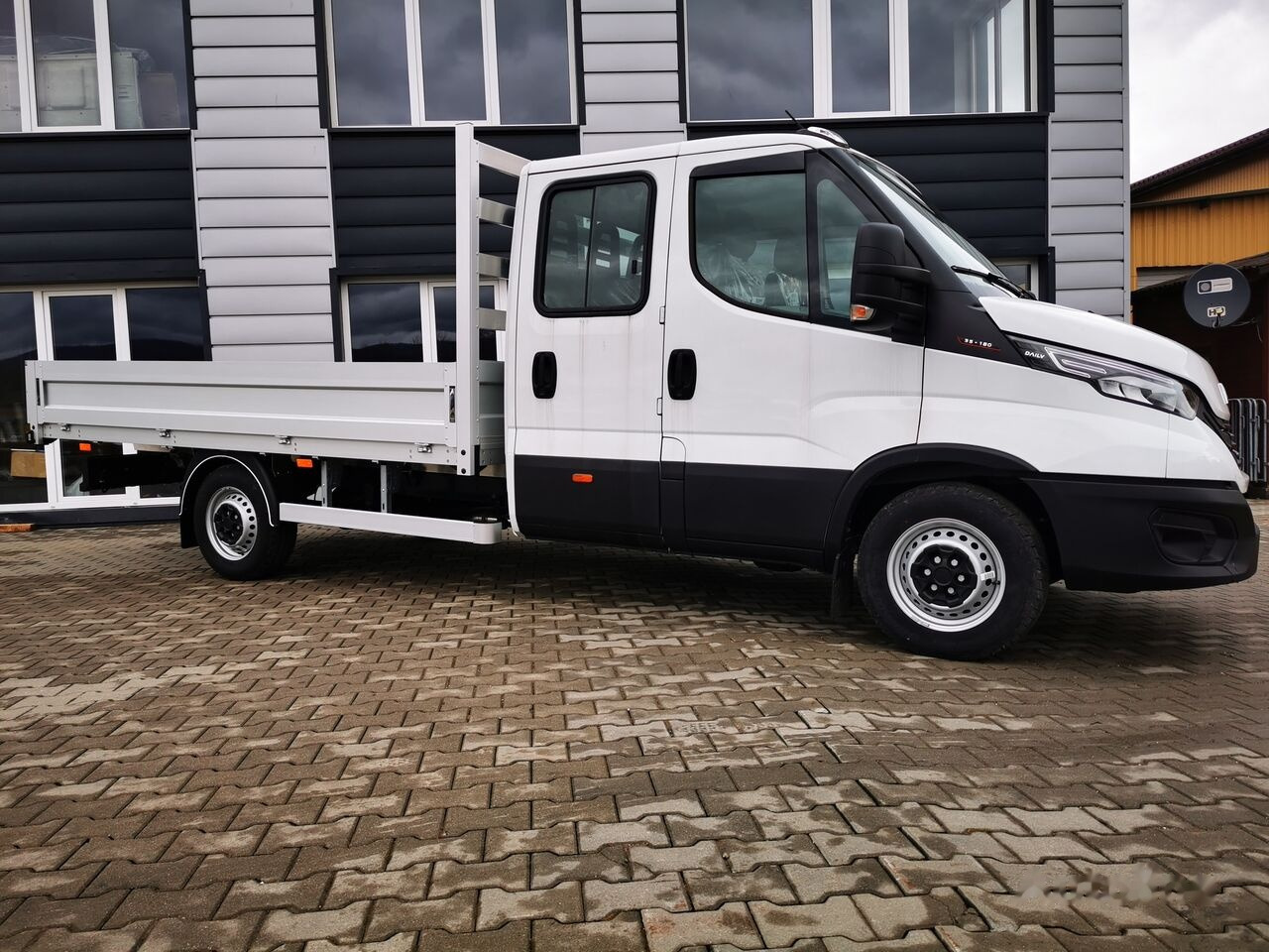 IVECO Daily 180KM r. oś 4100 - Dodávka valník: obrázok 2 IVECO Daily 180KM r. oś 4100 - Dodávka valník: obrázok 2