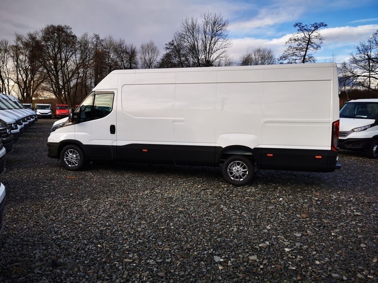 IVECO IVECO 35S18HA8 V L4H2 - Furgon: obrázok 5 IVECO IVECO 35S18HA8 V L4H2 - Furgon: obrázok 5