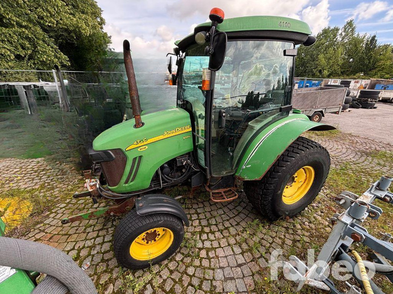 John Deere 4720 Kompakttraktor - Traktor: obrázok 1 John Deere 4720 Kompakttraktor - Traktor: obrázok 1