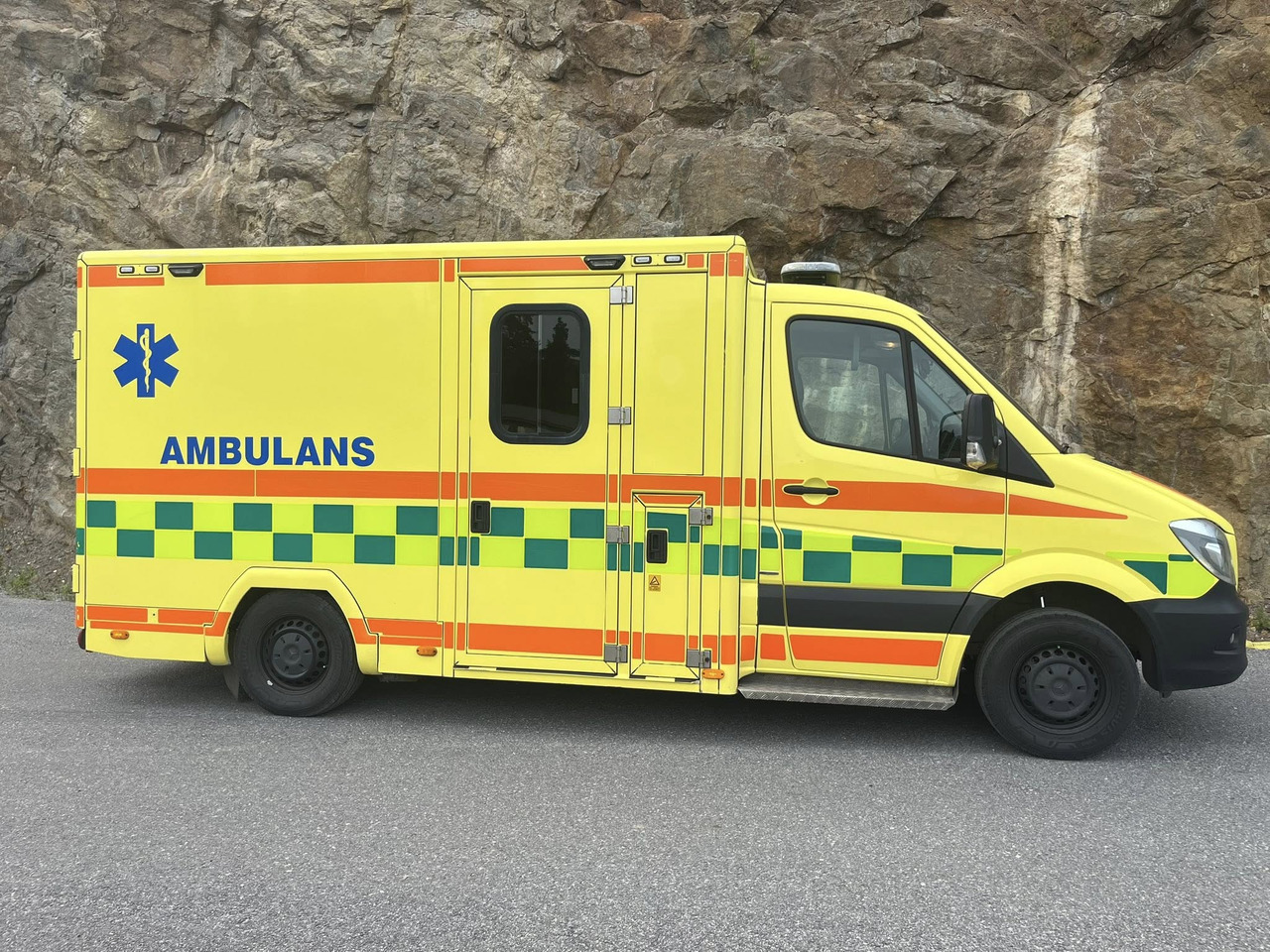 MERCEDES-BENZ Sprinter 319 - AMBULANCE / Krankenwagen / швидка допомога - Sanitka: obrázok 5 MERCEDES-BENZ Sprinter 319 - AMBULANCE / Krankenwagen / швидка допомога - Sanitka: obrázok 5