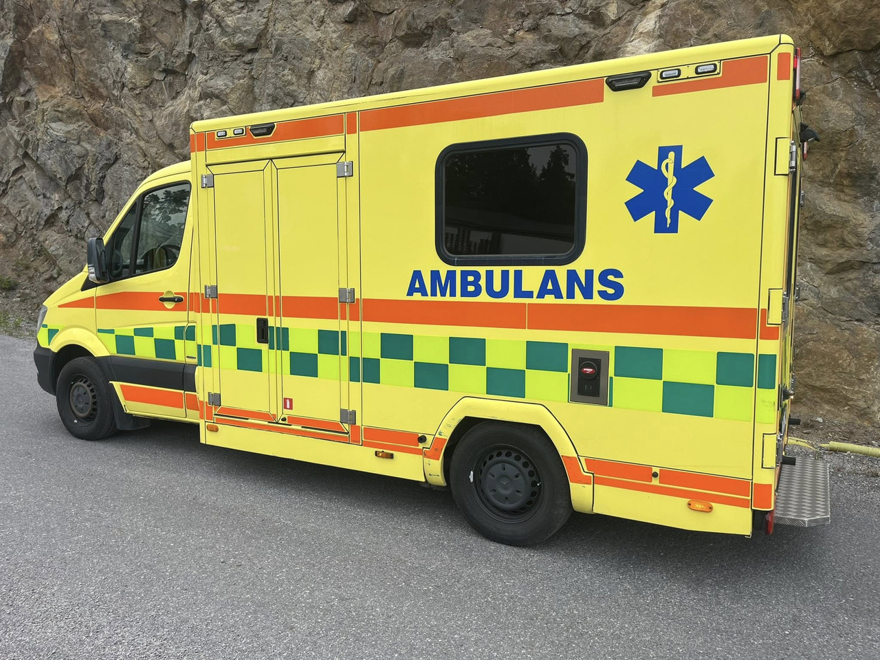 MERCEDES-BENZ Sprinter 319 - AMBULANCE / Krankenwagen / швидка допомога - Sanitka: obrázok 3 MERCEDES-BENZ Sprinter 319 - AMBULANCE / Krankenwagen / швидка допомога - Sanitka: obrázok 3