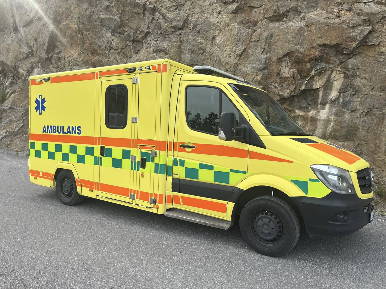 MERCEDES-BENZ Sprinter 319 - AMBULANCE / Krankenwagen / швидка допомога - Sanitka: obrázok 4 MERCEDES-BENZ Sprinter 319 - AMBULANCE / Krankenwagen / швидка допомога - Sanitka: obrázok 4