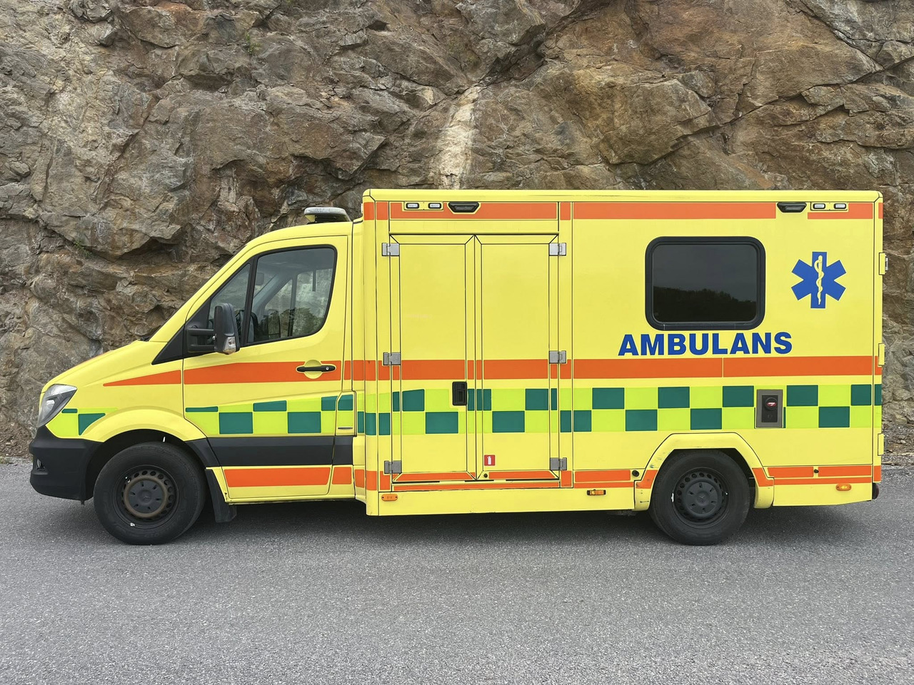 MERCEDES-BENZ Sprinter 319 - AMBULANCE / Krankenwagen / швидка допомога - Sanitka: obrázok 2 MERCEDES-BENZ Sprinter 319 - AMBULANCE / Krankenwagen / швидка допомога - Sanitka: obrázok 2