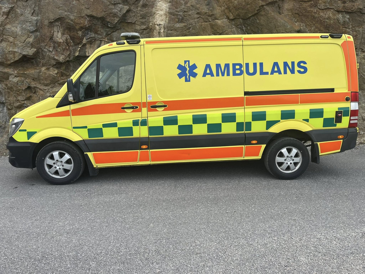 MERCEDES-BENZ Sprinter 319 - AMBULANCE - Sanitka: obrázok 3 MERCEDES-BENZ Sprinter 319 - AMBULANCE - Sanitka: obrázok 3