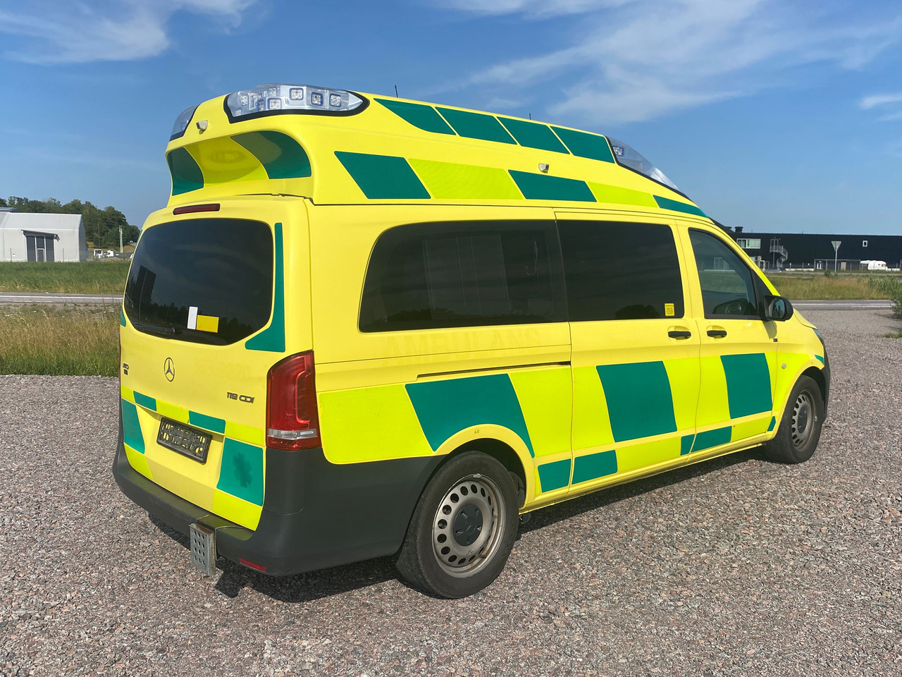 MERCEDES-BENZ Vito 119 4x4 - Ambulans / AMBULANCE - Sanitka: obrázok 2 MERCEDES-BENZ Vito 119 4x4 - Ambulans / AMBULANCE - Sanitka: obrázok 2