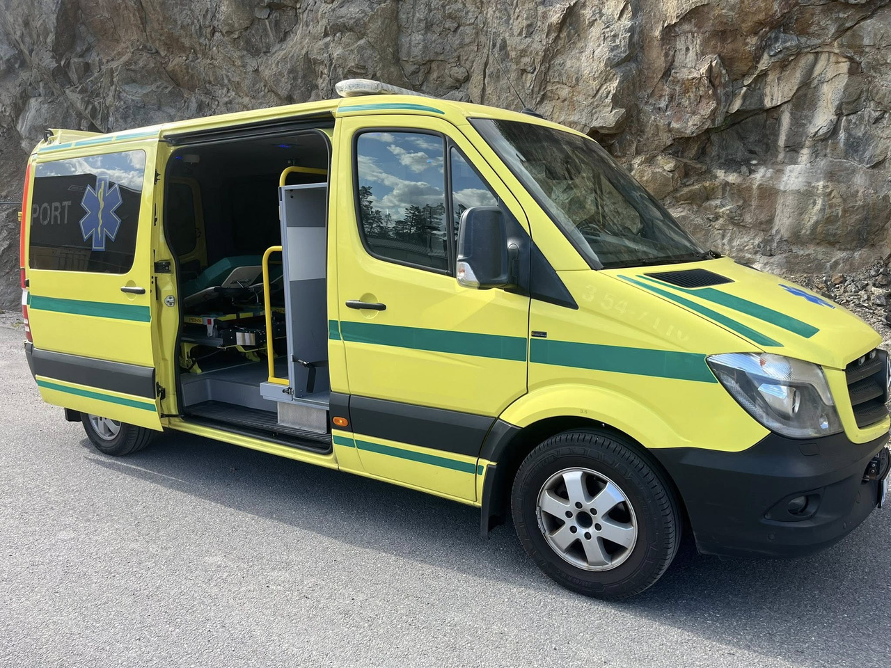 Mercedes-Benz Sprinter 316 - 2 stretcher AMBULANCE / Krankenwagen / Швидка допомога - Sanitka: obrázok 1 Mercedes-Benz Sprinter 316 - 2 stretcher AMBULANCE / Krankenwagen / Швидка допомога - Sanitka: obrázok 1