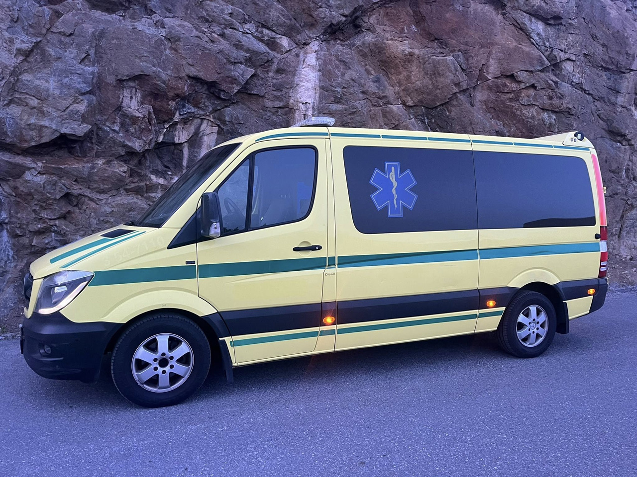 Mercedes-Benz Sprinter 316 - 2 stretcher AMBULANCE / Krankenwagen / Швидка допомога - Sanitka: obrázok 5 Mercedes-Benz Sprinter 316 - 2 stretcher AMBULANCE / Krankenwagen / Швидка допомога - Sanitka: obrázok 5