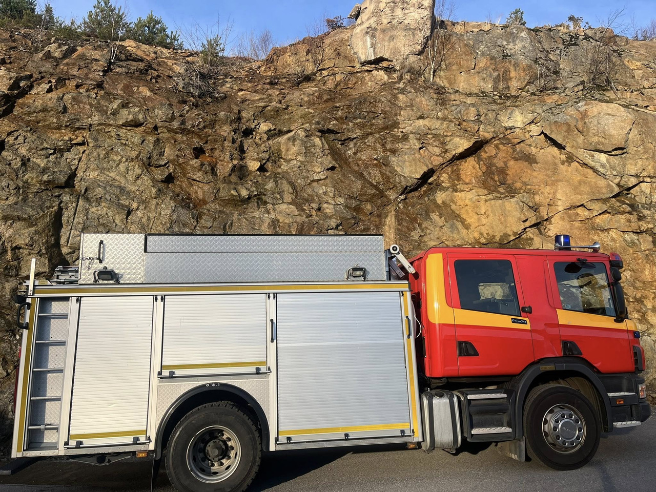 SCANIA P94GB 4x2 NZ310 - Fire engine - RESERVERAD !! - Hasičské vozidlo: obrázok 5 SCANIA P94GB 4x2 NZ310 - Fire engine - RESERVERAD !! - Hasičské vozidlo: obrázok 5