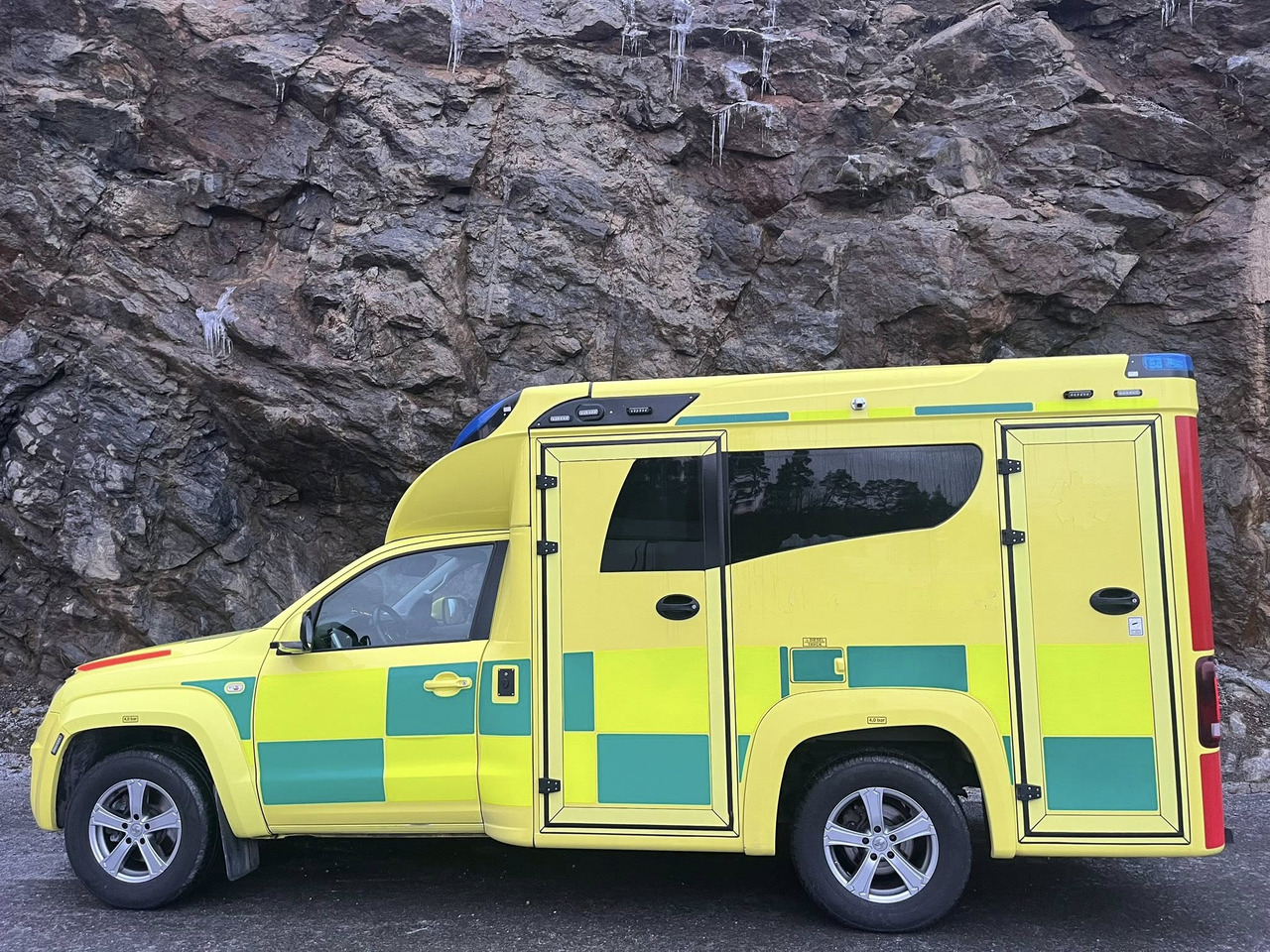 VOLKSWAGEN Amarok 4motion - AMBULANCE / ambulanse / ambulanssi - Sanitka: obrázok 5 VOLKSWAGEN Amarok 4motion - AMBULANCE / ambulanse / ambulanssi - Sanitka: obrázok 5