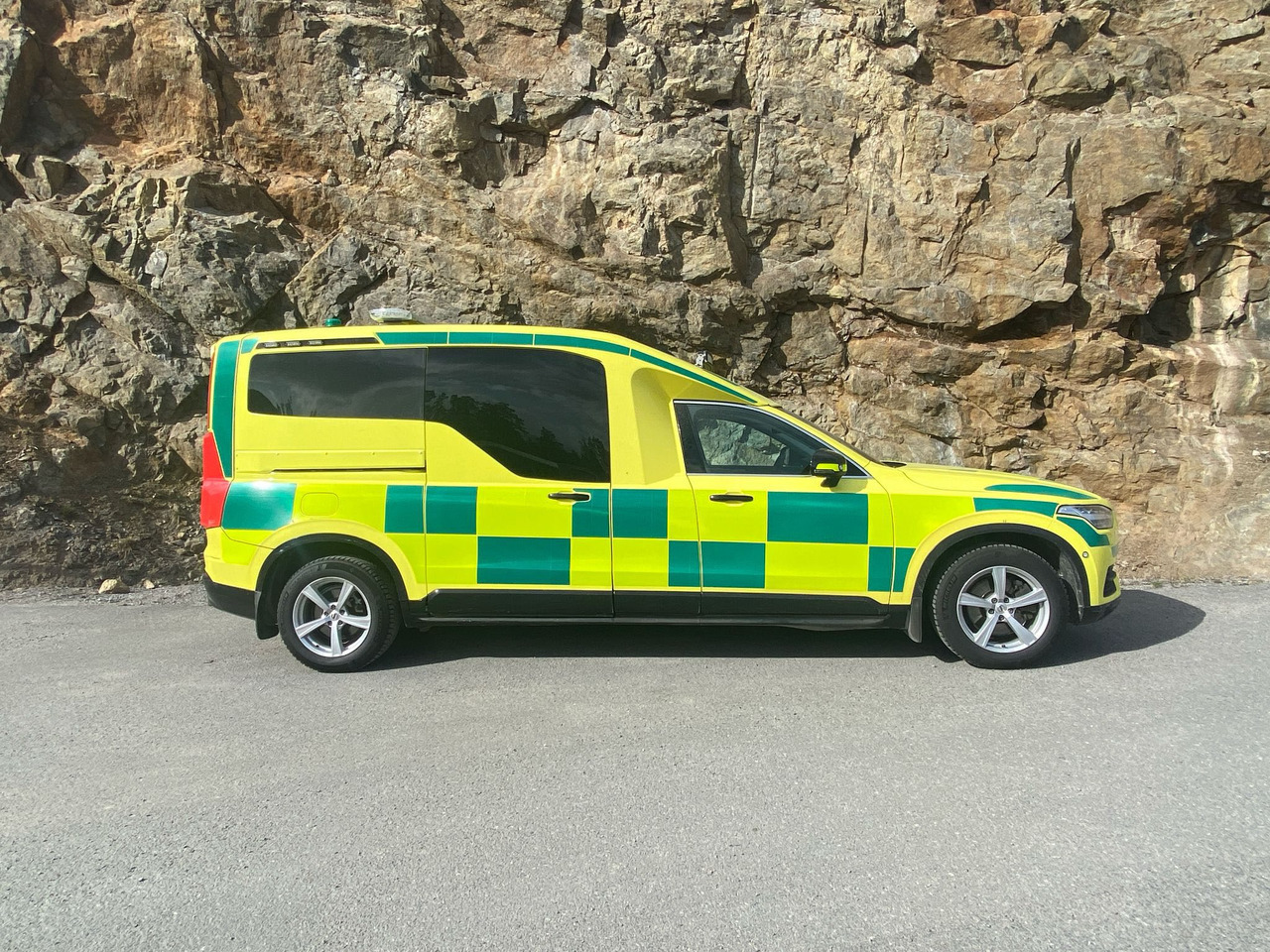 Volvo Nilsson XC90 D5 AWD - Ambulance / Krankenwagen / Швидка допомога - Sanitka: obrázok 5 Volvo Nilsson XC90 D5 AWD - Ambulance / Krankenwagen / Швидка допомога - Sanitka: obrázok 5