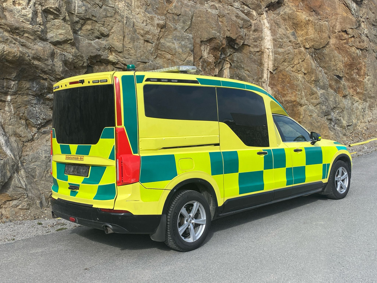 Volvo Nilsson XC90 D5 AWD - Ambulance / Krankenwagen / Швидка допомога - Sanitka: obrázok 3 Volvo Nilsson XC90 D5 AWD - Ambulance / Krankenwagen / Швидка допомога - Sanitka: obrázok 3