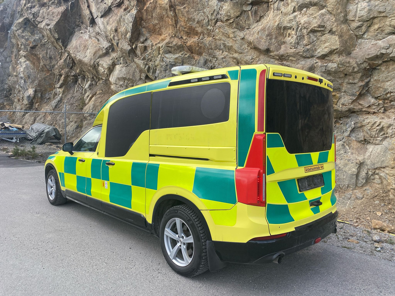 Volvo Nilsson XC90 D5 AWD - Ambulance / Krankenwagen / Швидка допомога - Sanitka: obrázok 4 Volvo Nilsson XC90 D5 AWD - Ambulance / Krankenwagen / Швидка допомога - Sanitka: obrázok 4