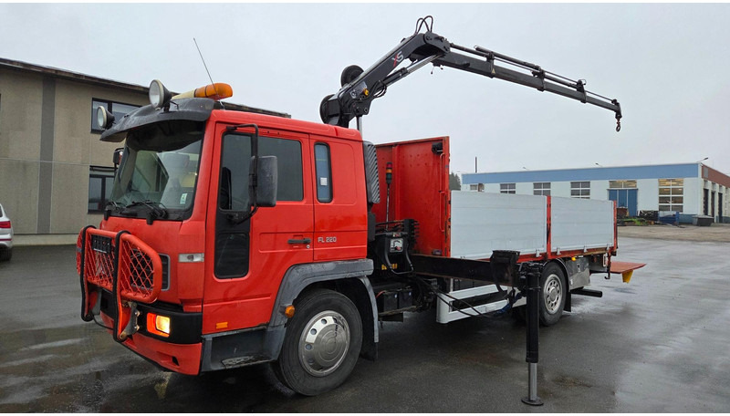 Volvo FL220 4X2 HIAB 077 - Valníkový/ Plošinový nákladný automobil, Auto s hydraulickou rukou: obrázok 1 Volvo FL220 4X2 HIAB 077 - Valníkový/ Plošinový nákladný automobil, Auto s hydraulickou rukou: obrázok 1