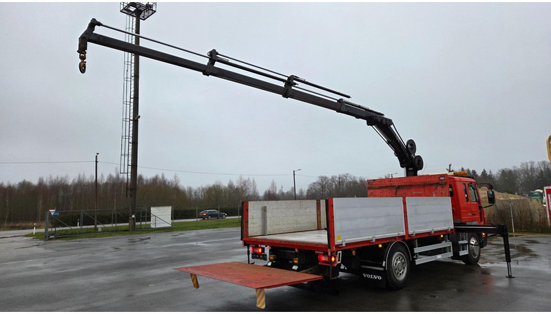 Volvo FL220 4X2 HIAB 077 - Valníkový/ Plošinový nákladný automobil, Auto s hydraulickou rukou: obrázok 3 Volvo FL220 4X2 HIAB 077 - Valníkový/ Plošinový nákladný automobil, Auto s hydraulickou rukou: obrázok 3