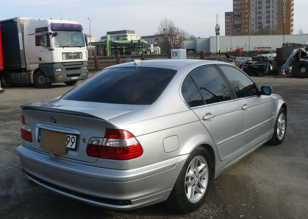 BMW Seria 3 320i - Sedan: obrázok 4 BMW Seria 3 320i - Sedan: obrázok 4