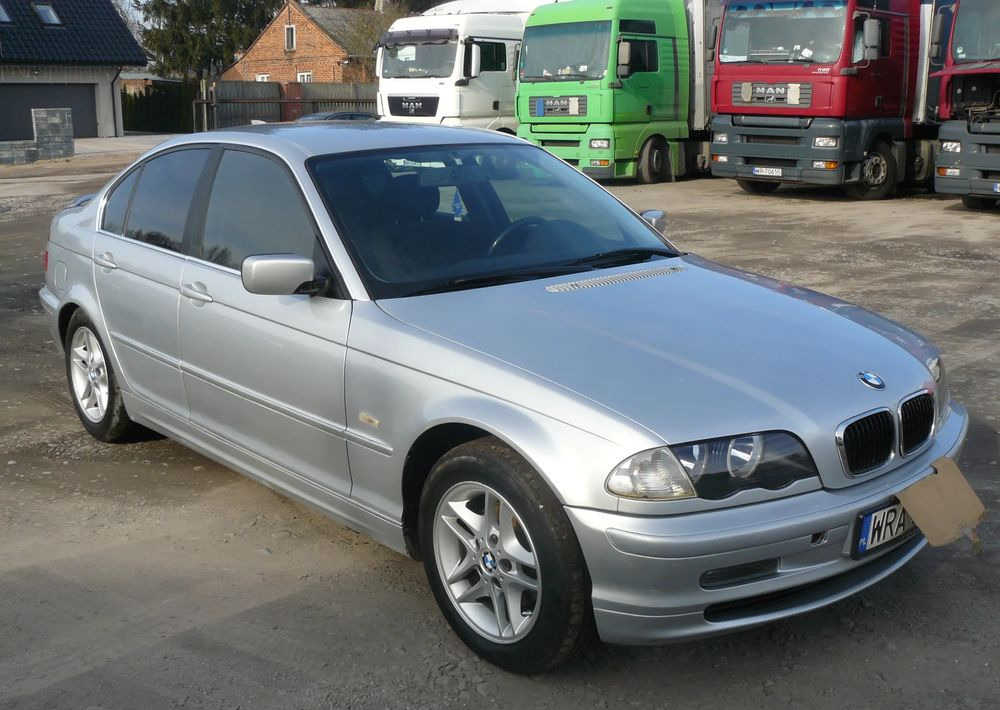 BMW Seria 3 320i - Sedan: obrázok 2 BMW Seria 3 320i - Sedan: obrázok 2