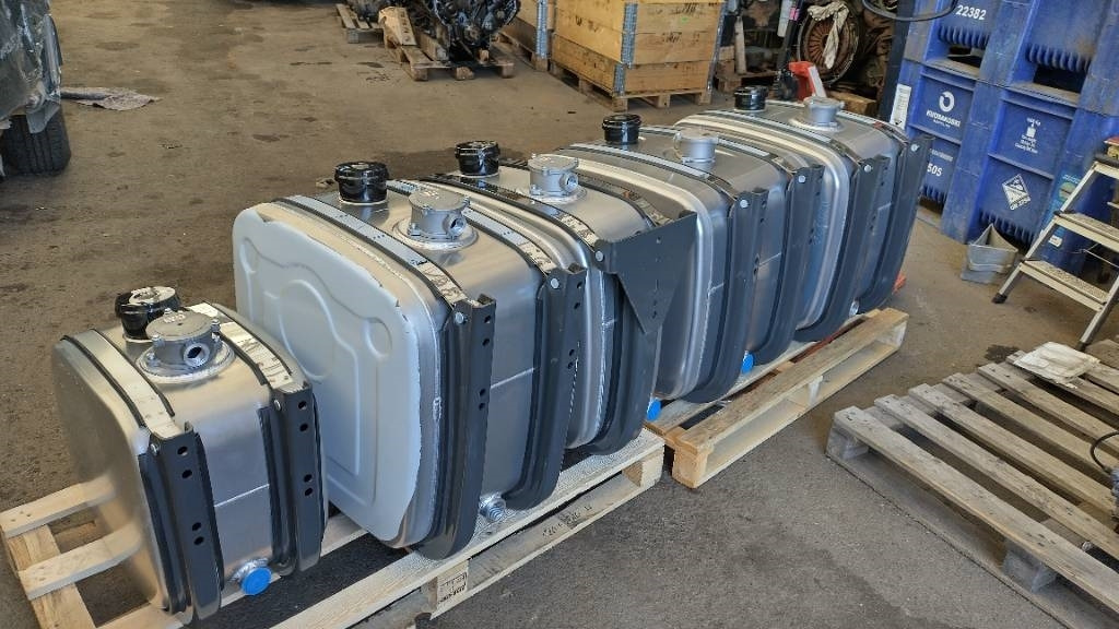 Osahyd Uusia hydrauliöljysäiliöitä - Hydraulika pre Nákladné auto: obrázok 3 Osahyd Uusia hydrauliöljysäiliöitä - Hydraulika pre Nákladné auto: obrázok 3