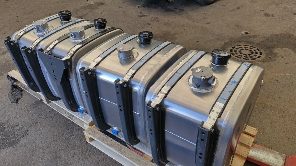 Osahyd Uusia hydrauliöljysäiliöitä - Hydraulika pre Nákladné auto: obrázok 2 Osahyd Uusia hydrauliöljysäiliöitä - Hydraulika pre Nákladné auto: obrázok 2