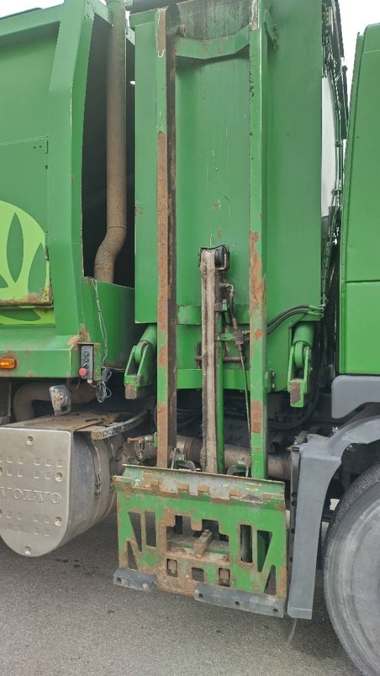 Volvo FM9 6x2 pakkaaja +nostin +etukippo - Auto na odvoz odpadu: obrázok 3 Volvo FM9 6x2 pakkaaja +nostin +etukippo - Auto na odvoz odpadu: obrázok 3