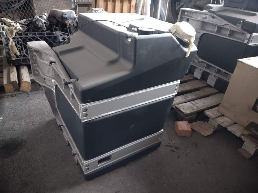 Volvo Polttoaine tankki 2+2 - Rám/ Podvozok pre Nákladné auto: obrázok 1 Volvo Polttoaine tankki 2+2 - Rám/ Podvozok pre Nákladné auto: obrázok 1