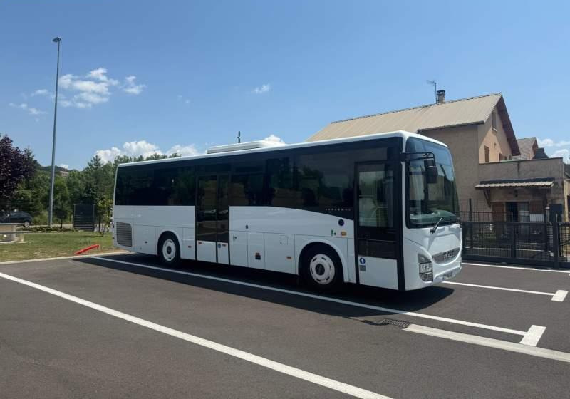 Iveco CROSSWAY/ DŁUGOŚĆ 10.70 M / MANUAL / EURO 6 - Prímestský autobus: obrázok 1 Iveco CROSSWAY/ DŁUGOŚĆ 10.70 M / MANUAL / EURO 6 - Prímestský autobus: obrázok 1