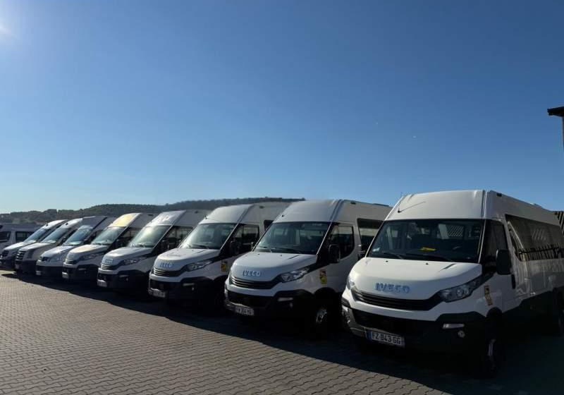 Iveco DAILY / CRAFTER / SPRINTER / WING / 23 MIEJSCA - Minibus, Mikrobus: obrázok 1 Iveco DAILY / CRAFTER / SPRINTER / WING / 23 MIEJSCA - Minibus, Mikrobus: obrázok 1
