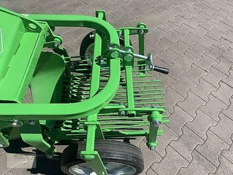 BOMET Kartoffelroder Bomet Z655/1 Kartoffel Roder Heckauswurf NEU - Stroj na zemiaky: obrázok 3 BOMET Kartoffelroder Bomet Z655/1 Kartoffel Roder Heckauswurf NEU - Stroj na zemiaky: obrázok 3