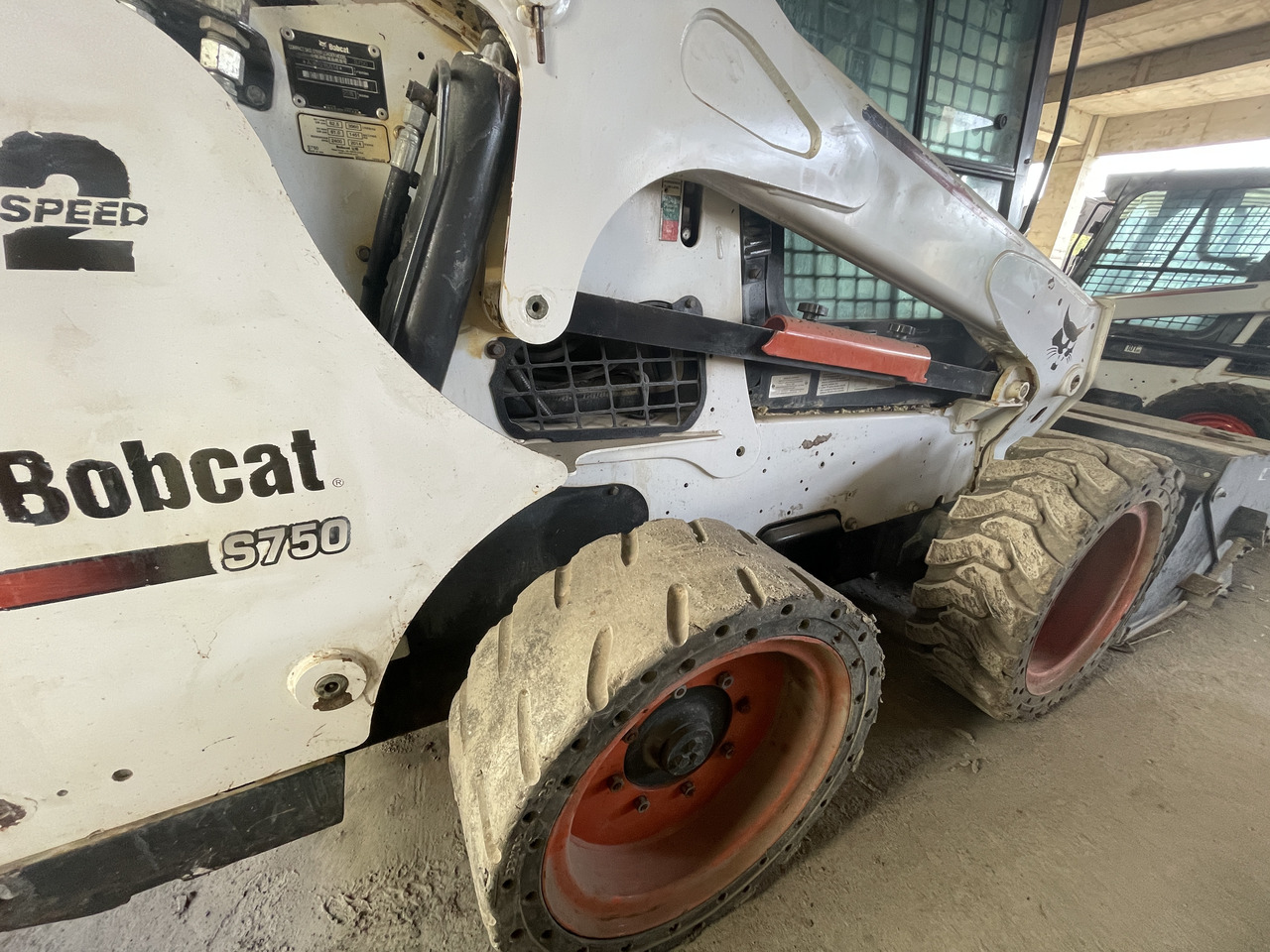 Bobcat S750 - Šmykom riadený nakladač: obrázok 4 Bobcat S750 - Šmykom riadený nakladač: obrázok 4