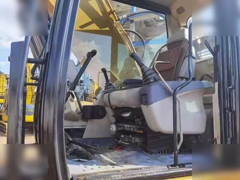 CATERPILLAR 330C - Pásové rýpadlo: obrázok 4 CATERPILLAR 330C - Pásové rýpadlo: obrázok 4