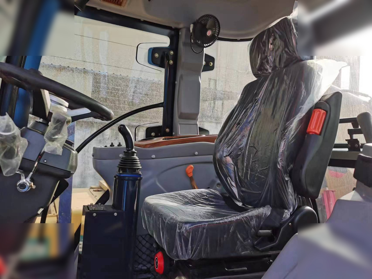 CATERPILLAR 420F - Rýpadlo-nakladač: obrázok 4 CATERPILLAR 420F - Rýpadlo-nakladač: obrázok 4