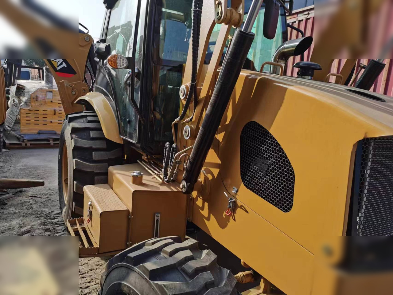 CATERPILLAR 420F - Rýpadlo-nakladač: obrázok 3 CATERPILLAR 420F - Rýpadlo-nakladač: obrázok 3