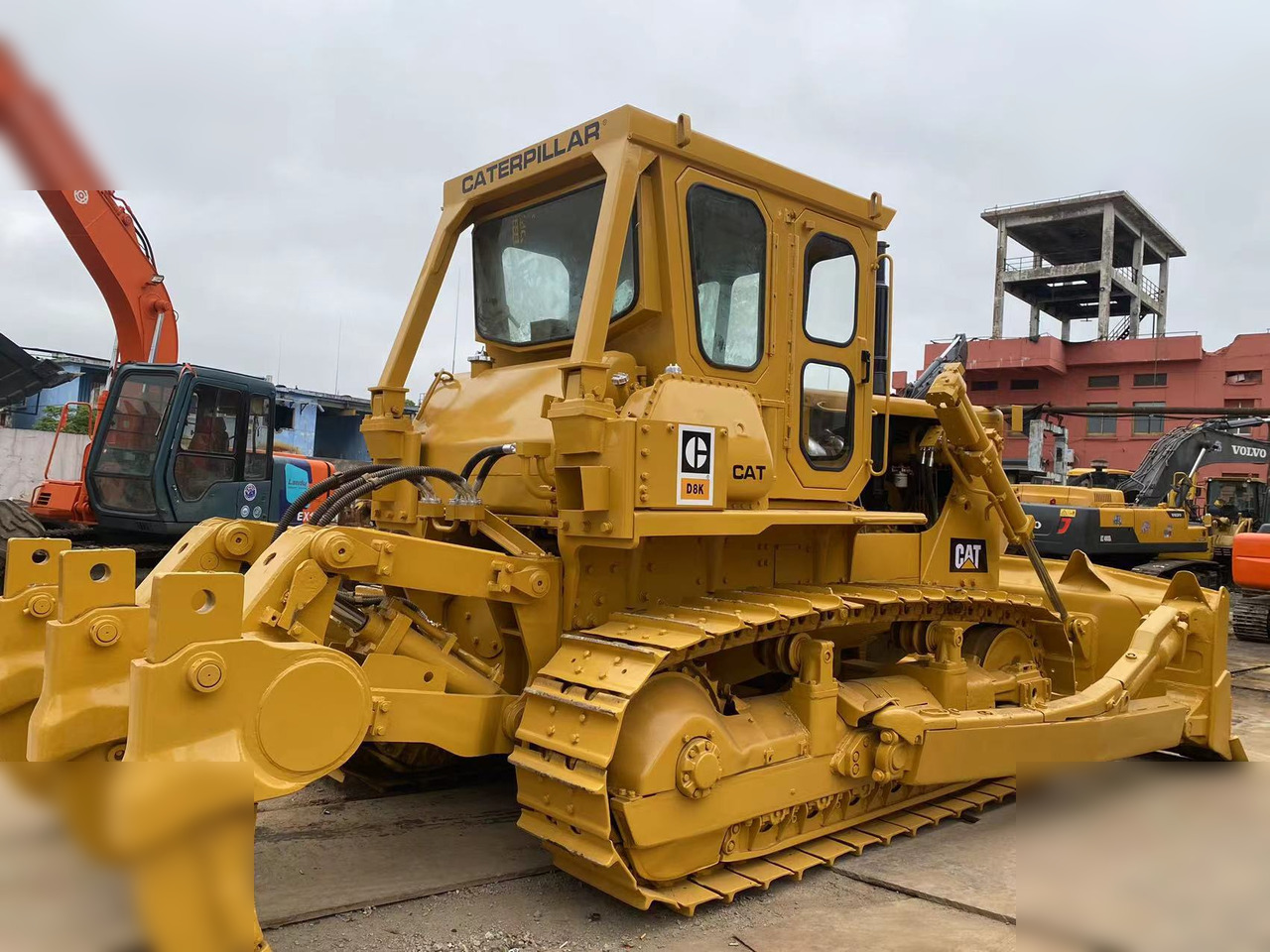 CATERPILLAR D8K - Buldozér: obrázok 1 CATERPILLAR D8K - Buldozér: obrázok 1