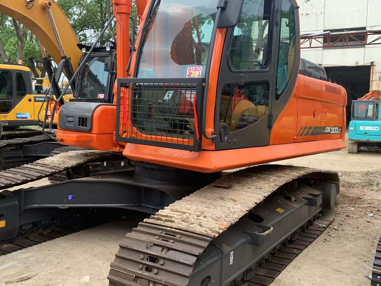 DOOSAN DX300LC - Pásové rýpadlo: obrázok 1 DOOSAN DX300LC - Pásové rýpadlo: obrázok 1