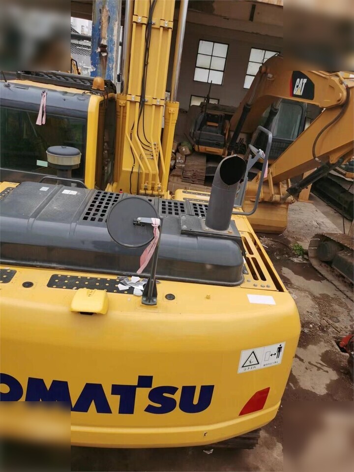 KOMATSU PC200 - Pásové rýpadlo: obrázok 5 KOMATSU PC200 - Pásové rýpadlo: obrázok 5