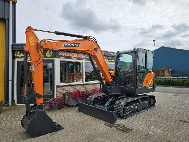 Develon DX60E-10N - Mini rýpadlo: obrázok 2 Develon DX60E-10N - Mini rýpadlo: obrázok 2