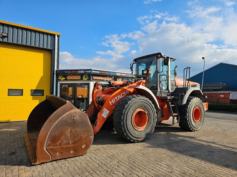 Hitachi ZW220 - Kolesový nakladač: obrázok 2 Hitachi ZW220 - Kolesový nakladač: obrázok 2