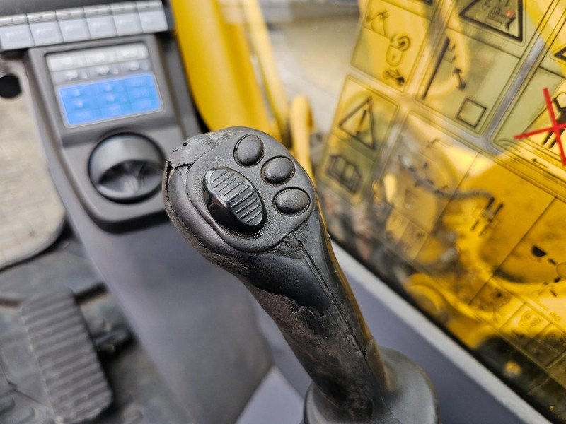 Pásové rýpadlo Komatsu HB215LC-2: obrázok 17