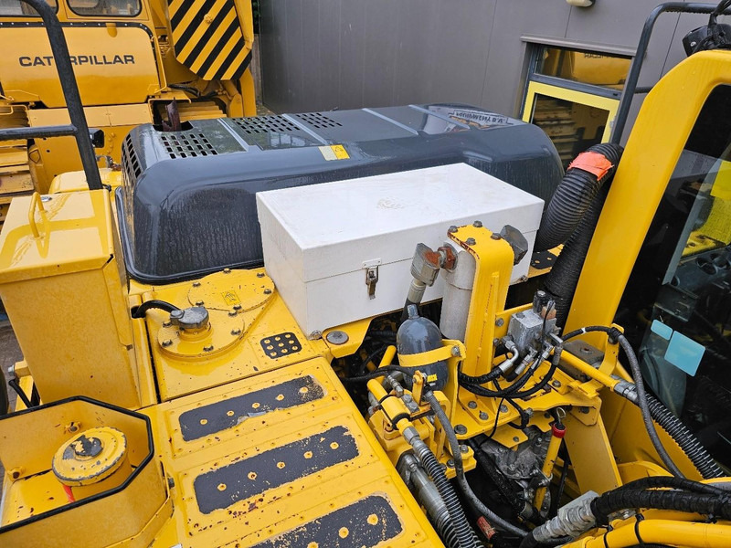 Pásové rýpadlo Komatsu HB215LC-2: obrázok 11