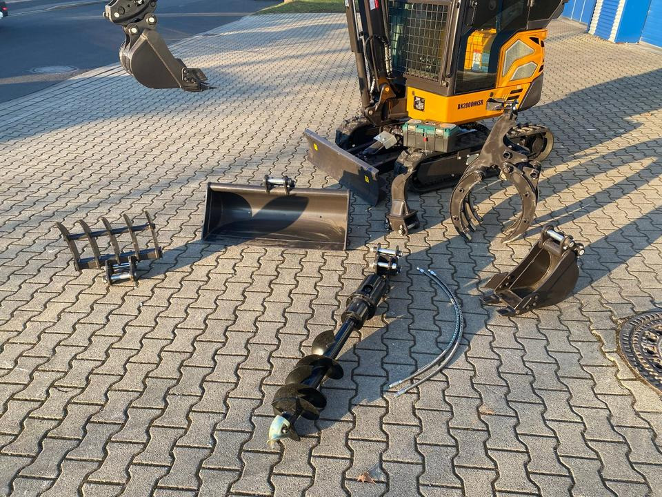 Minibagger BK2000NKSR inkl. Zubehörpaket *INKL.19% MWST*BERGER KRAUS*KUBOTA* KLIMA*SCHWENKARM*VERSTELLFAHRWERK* - Mini rýpadlo: obrázok 3 Minibagger BK2000NKSR inkl. Zubehörpaket *INKL.19% MWST*BERGER KRAUS*KUBOTA* KLIMA*SCHWENKARM*VERSTELLFAHRWERK* - Mini rýpadlo: obrázok 3